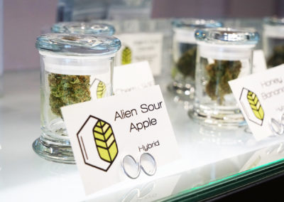 aliensourappleinstore